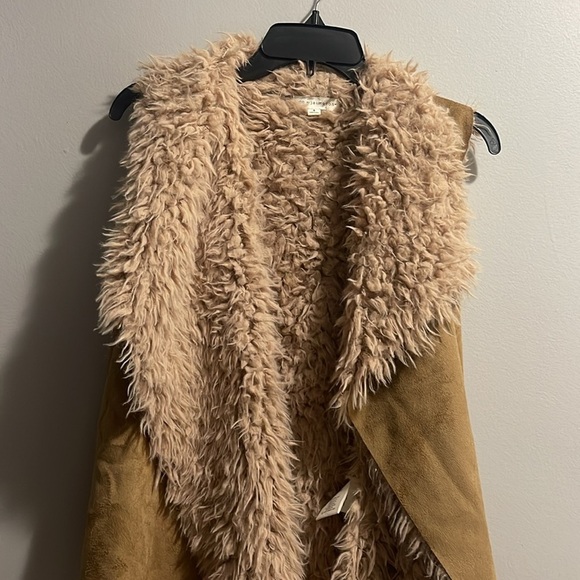 Coco + Jaimeson faux leather/fur suede vest - Picture 6 of 8
